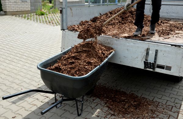Bulk Mulch Delivery in Pasadena