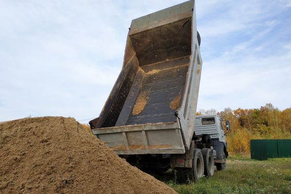 Topsoil Delivery in Pasadena