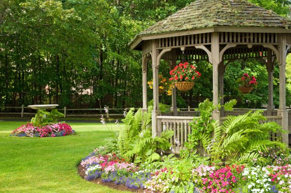 Backyard Landscaping Service in Pasadena