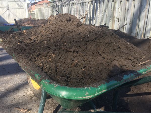 Residential Dirt Delivery in Pasadena